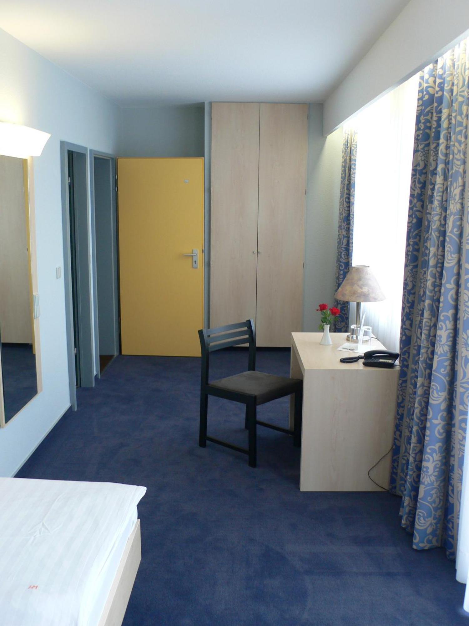 Hotel Meran Hallenbad & Sauna Saarbrücken Dış mekan fotoğraf