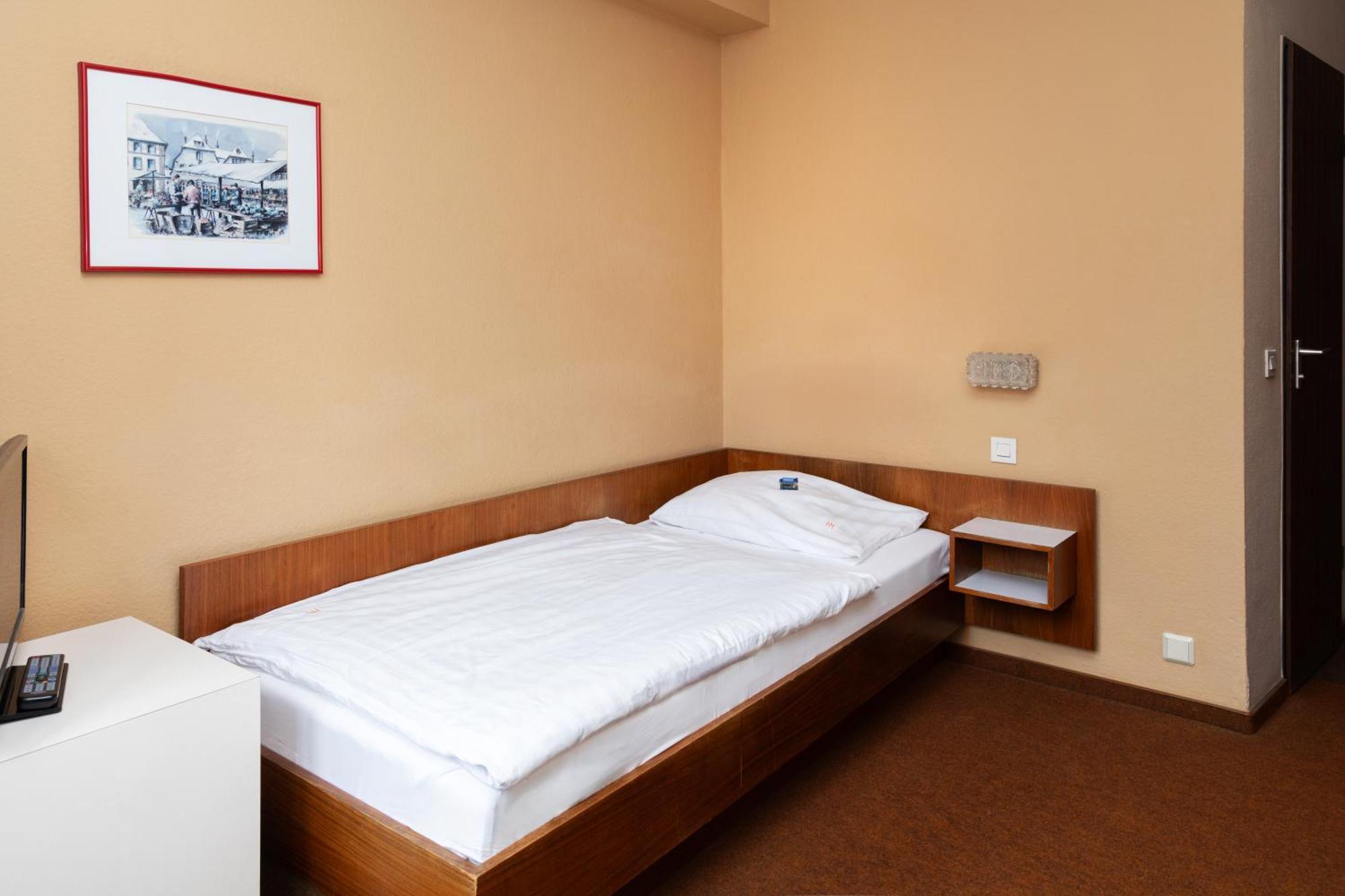 Hotel Meran Hallenbad & Sauna Saarbrücken Dış mekan fotoğraf