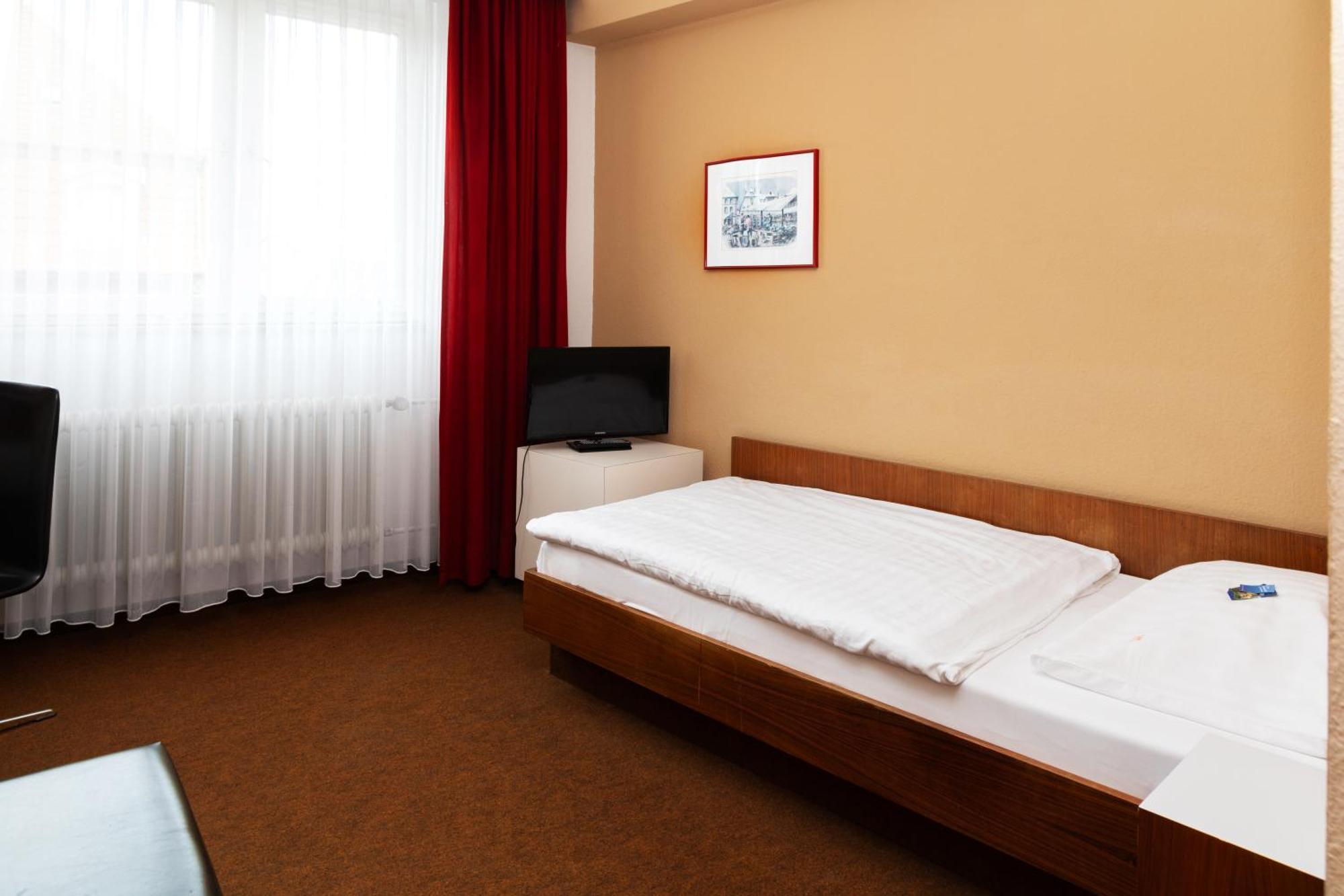 Hotel Meran Hallenbad & Sauna Saarbrücken Dış mekan fotoğraf